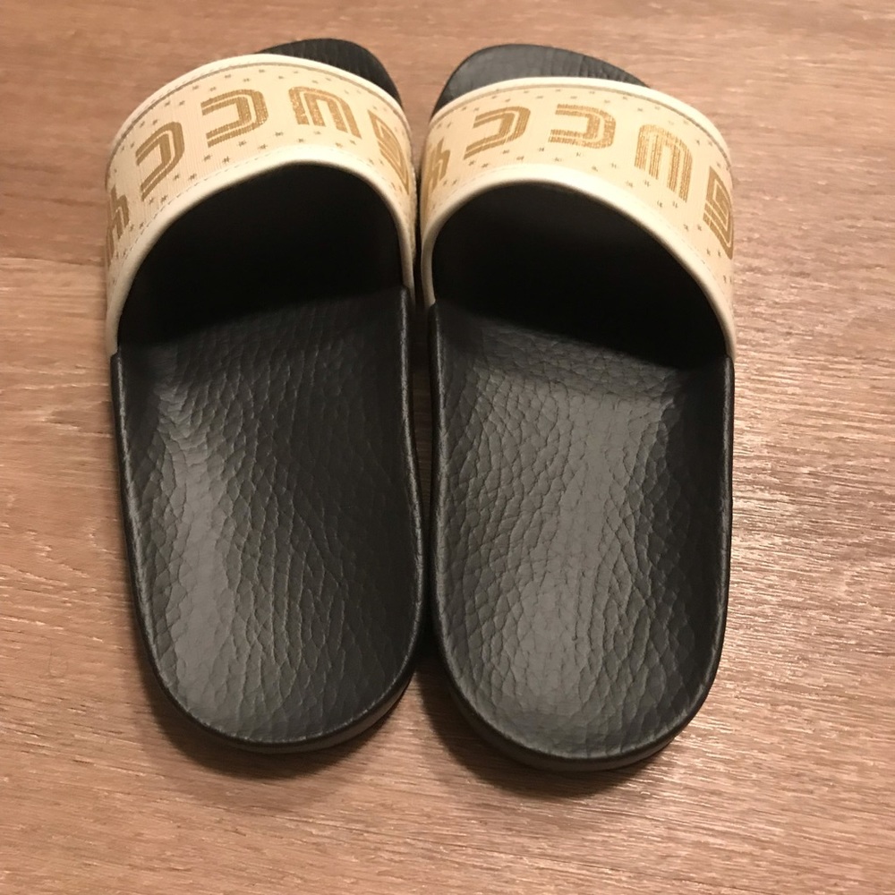 100% NWT Gucci Pursuit Guccy Logo Slide Sandal - Picture 7 of 8